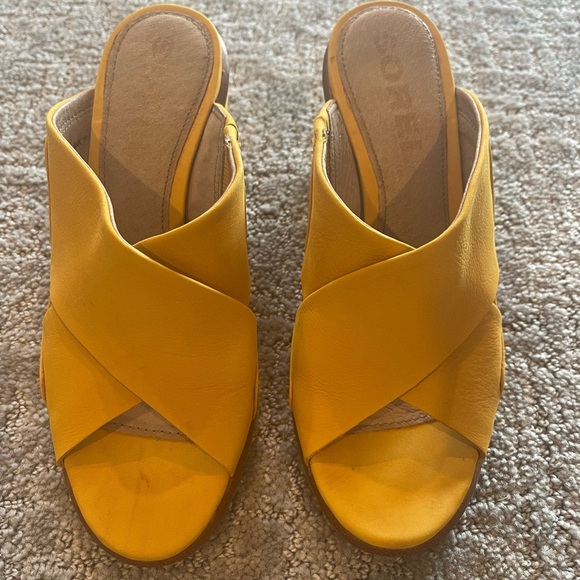 Sorel Nadia Yellow Slip On Mules with Chunky Block Heel, Leather, Size 7 - Picture 2 of 15